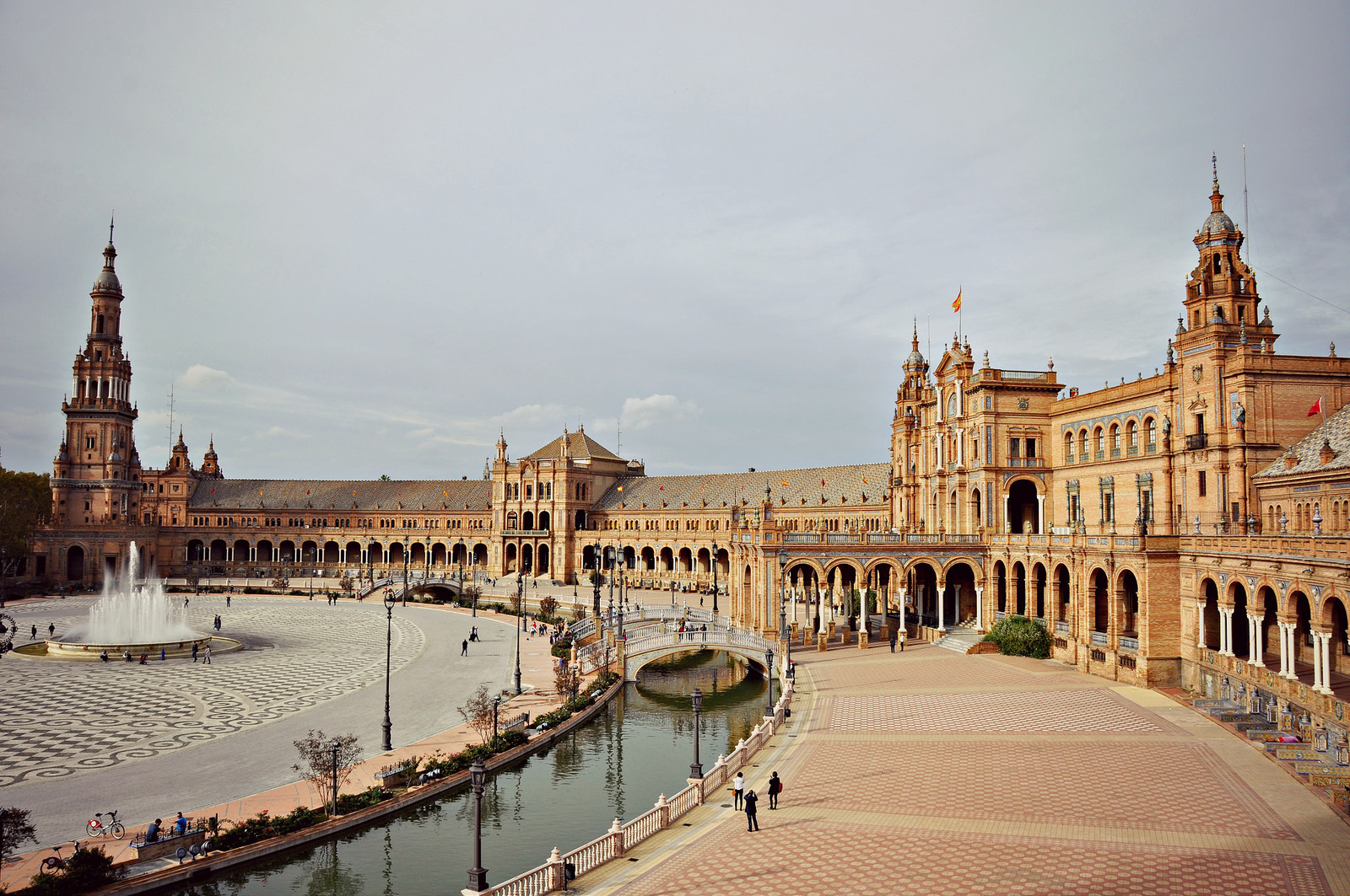 22670181320_7cb35aa8bf_h